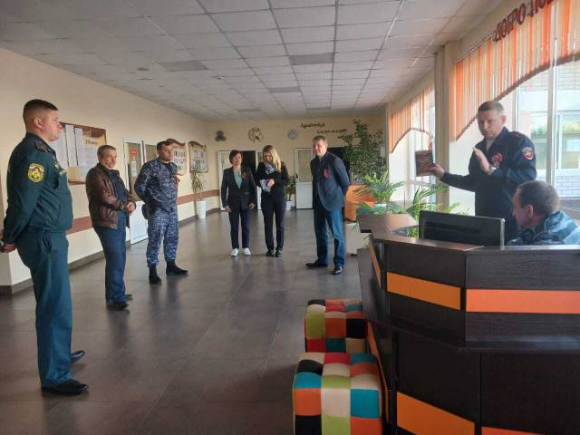 Учения по терробороне в школе.
